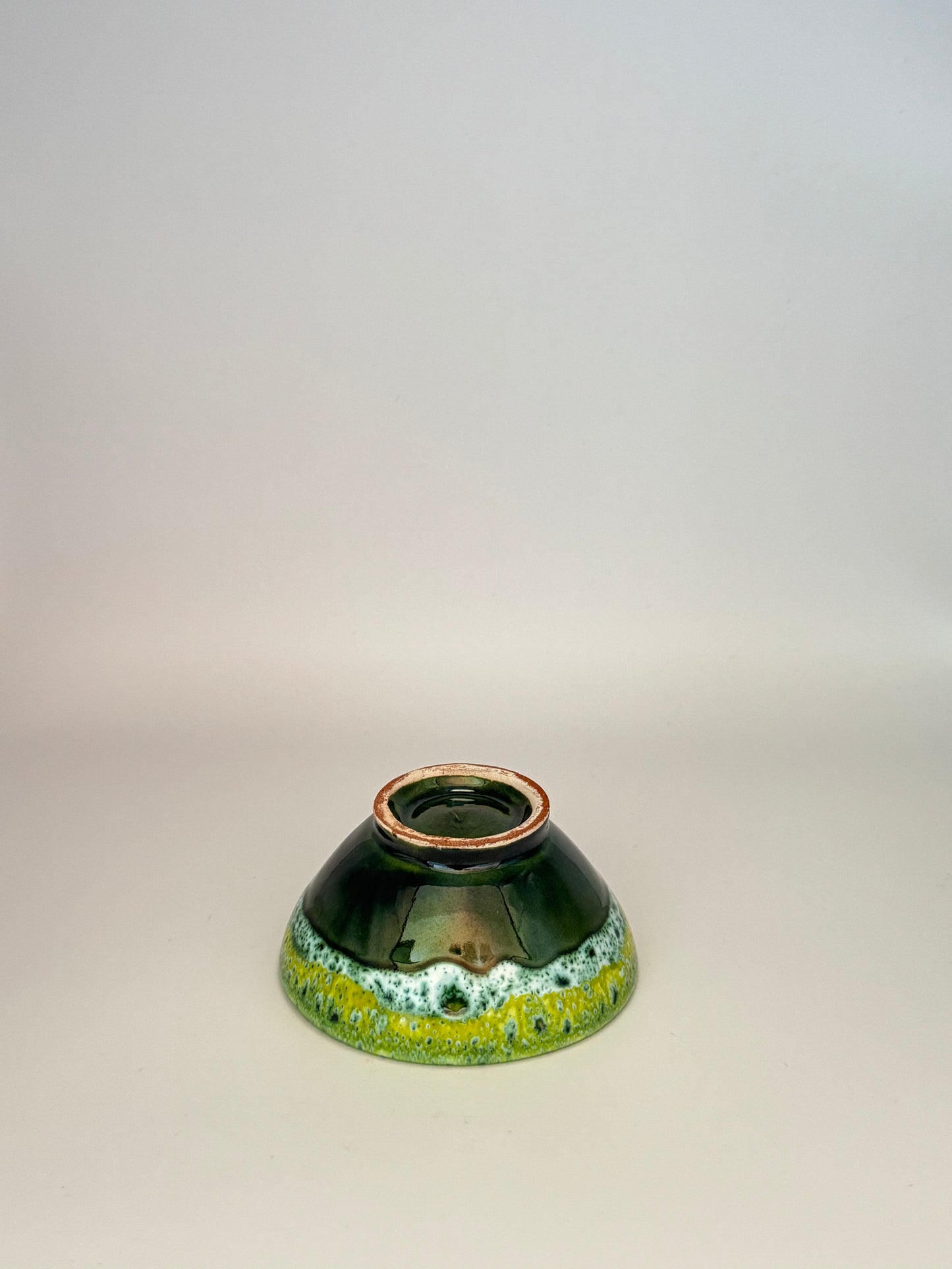 Handgefertigte Dipschale aus Keramik - Avocado