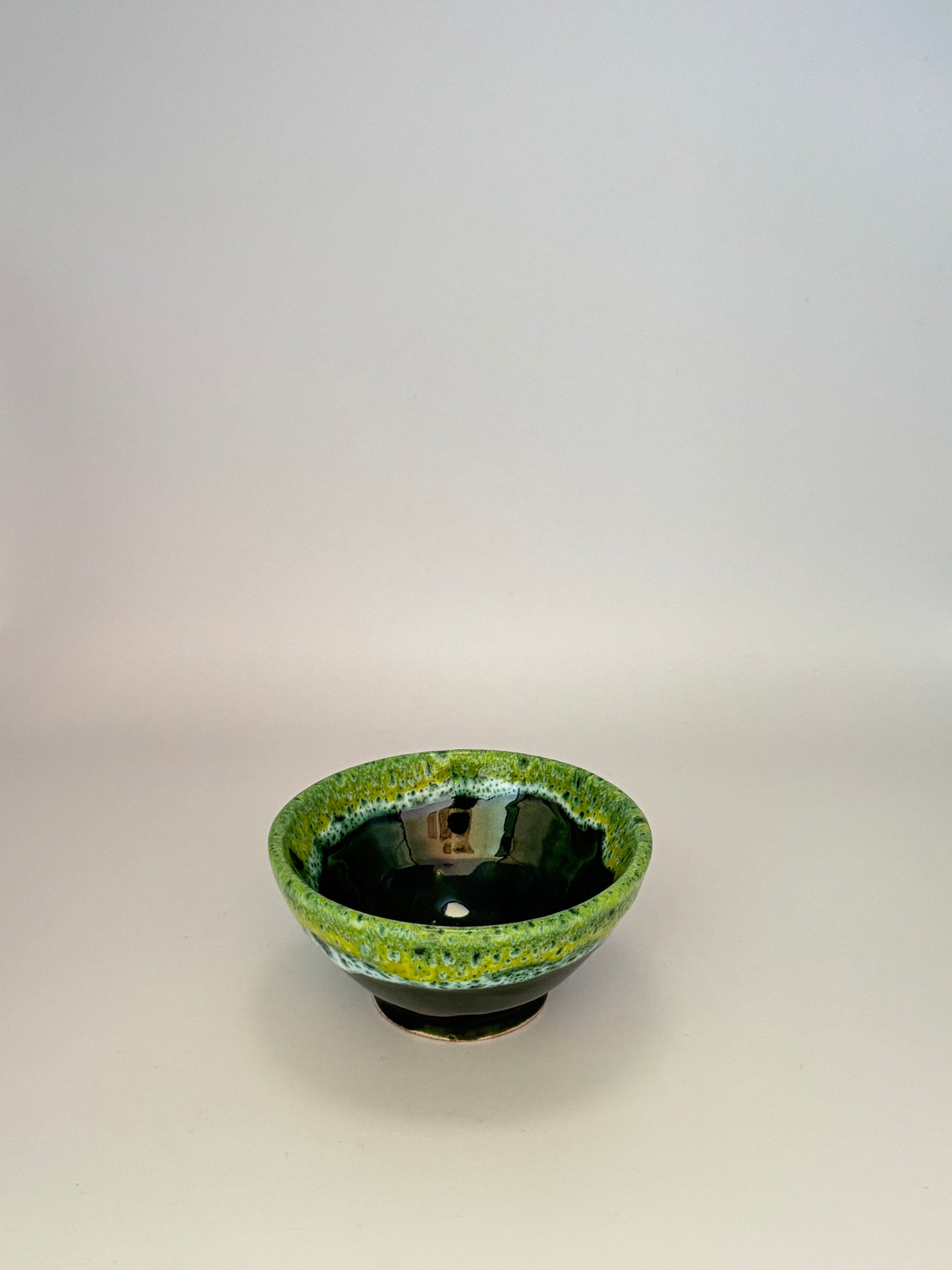 Handgefertigte Dipschale aus Keramik - Avocado