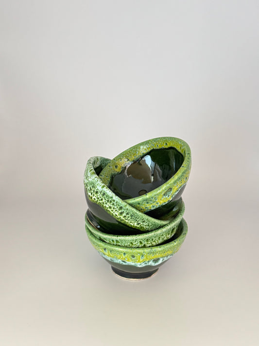 Handgefertigte Dipschale aus Keramik - Avocado