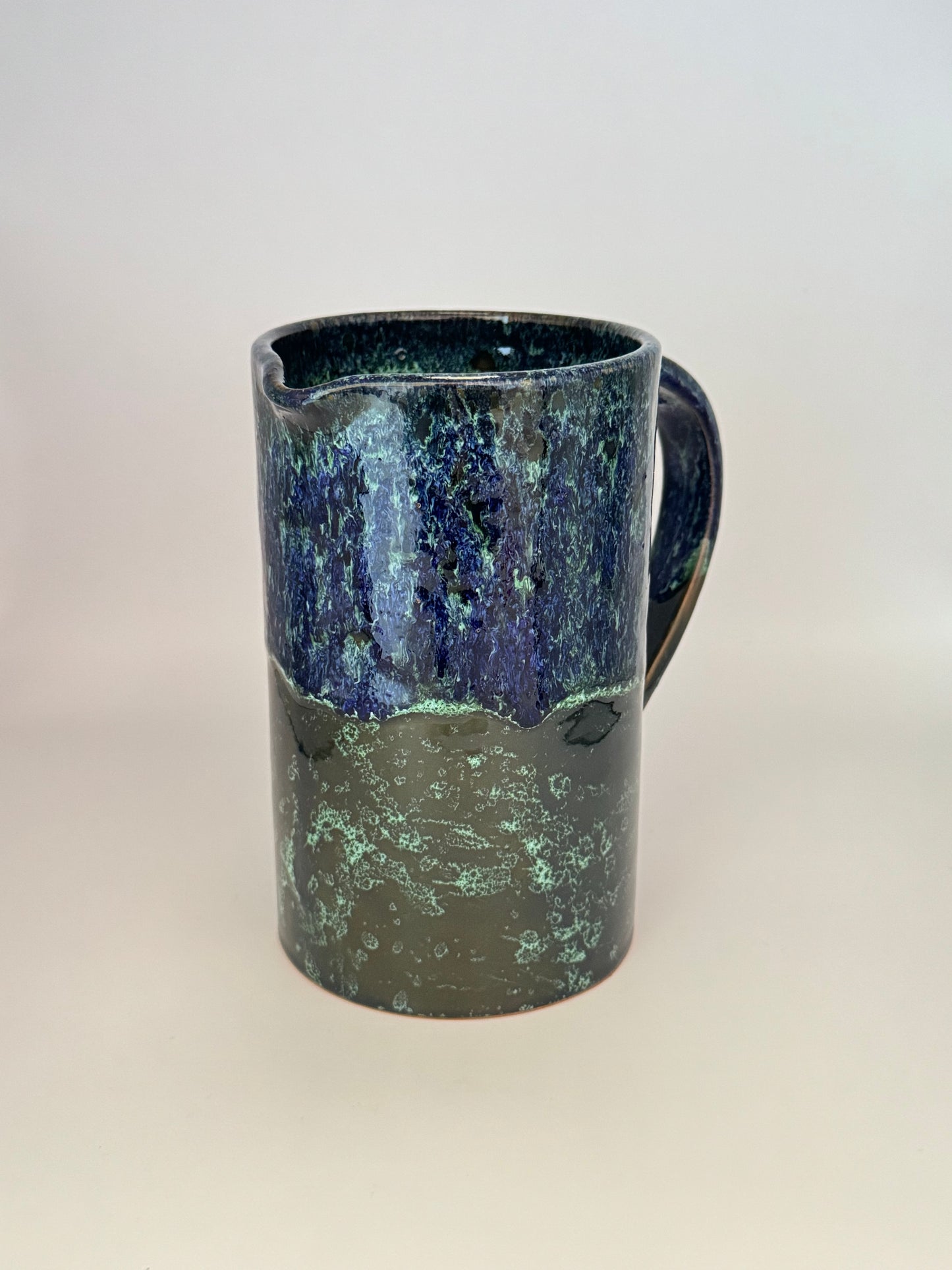 Handgefertigte Karaffe aus Keramik (1 L)