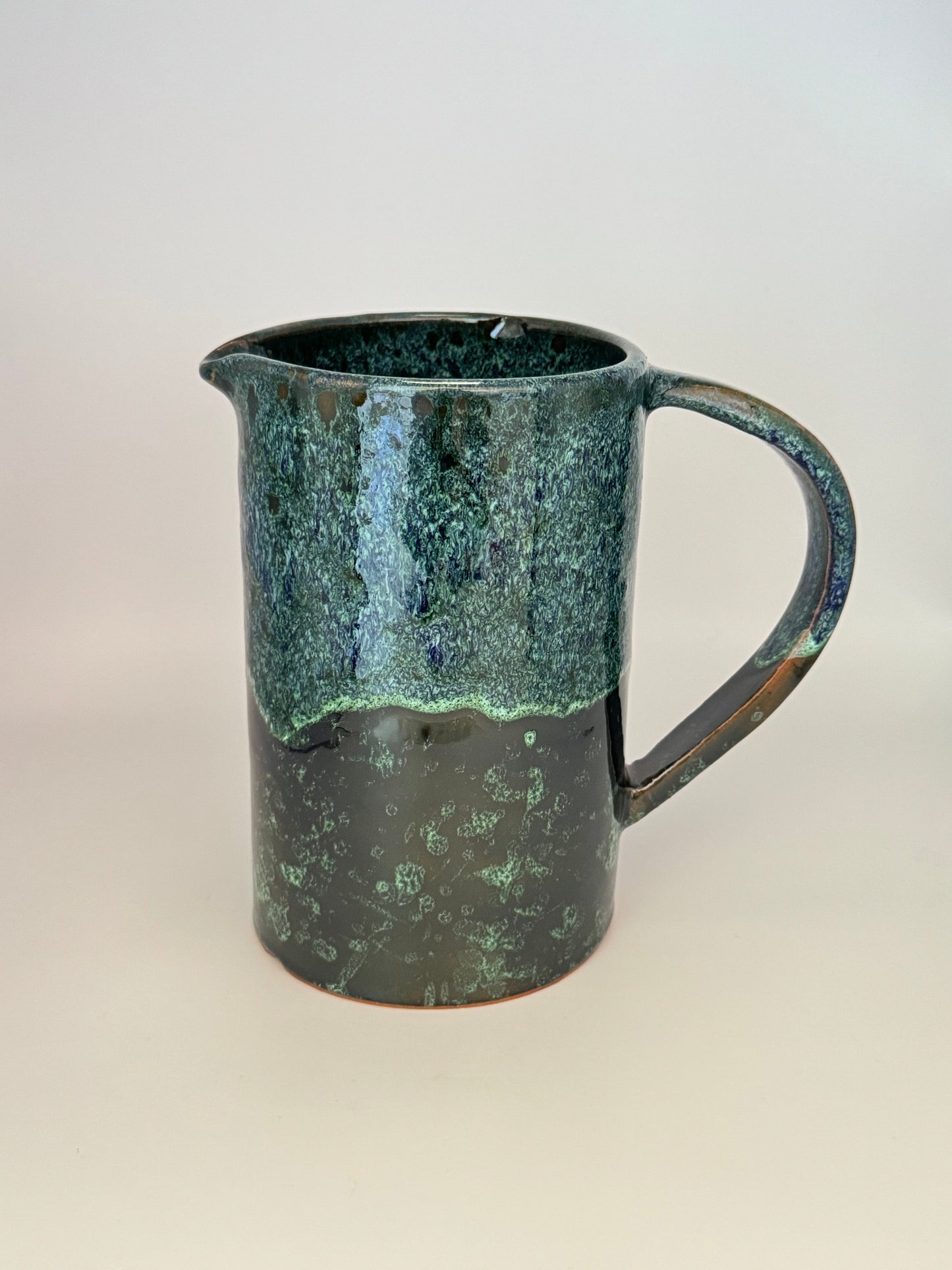 Handgefertigte Karaffe aus Keramik (1 L)