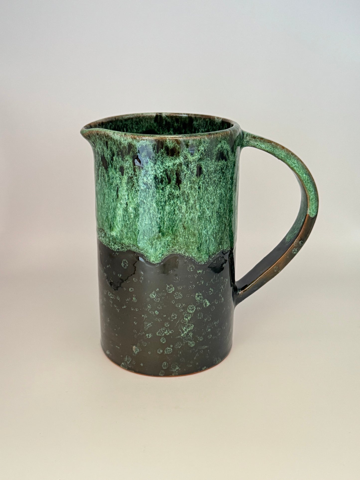 Handgefertigte Karaffe aus Keramik (1 L)