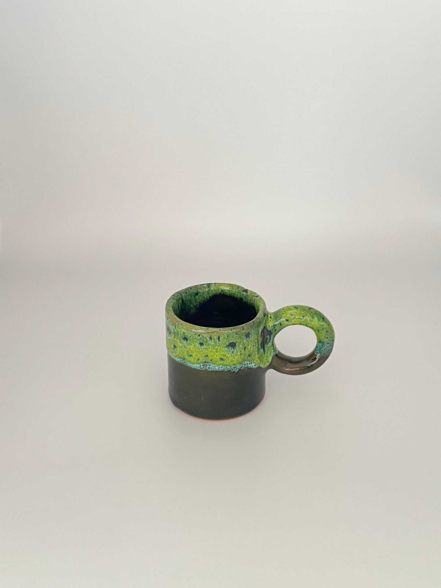 Handgefertigte Keramiktasse