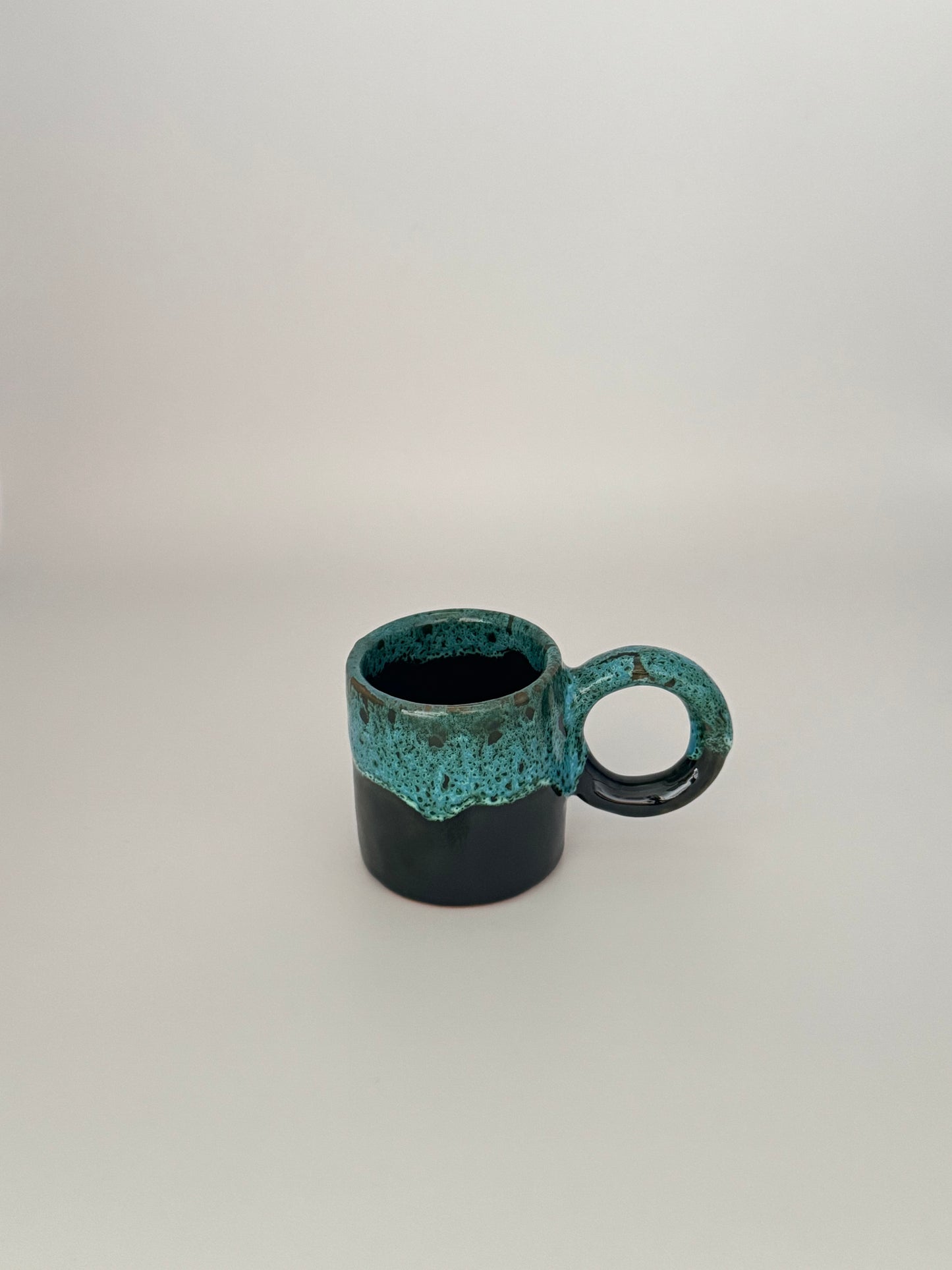 Handgefertigte Keramiktasse