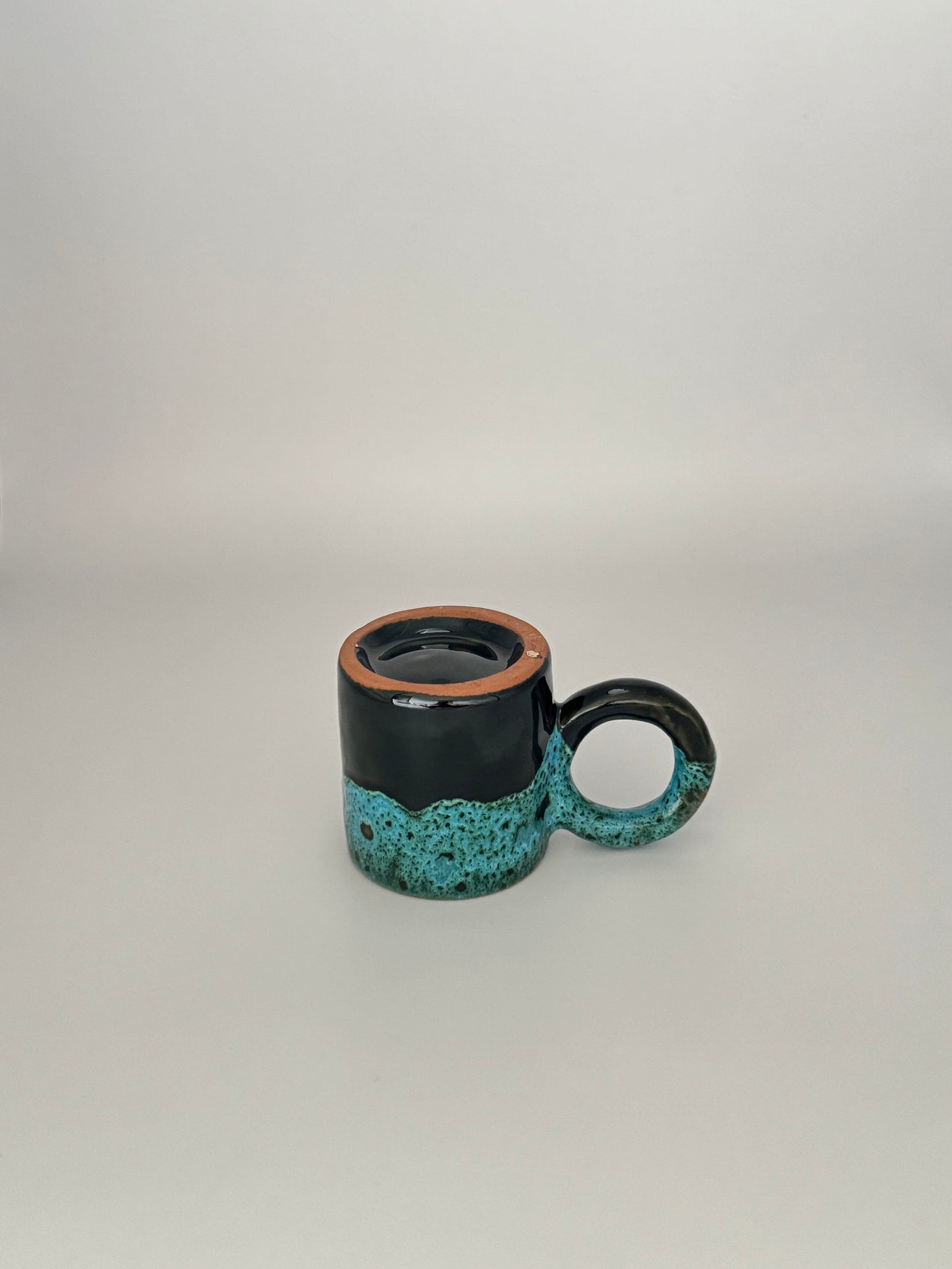 Handgefertigte Keramiktasse