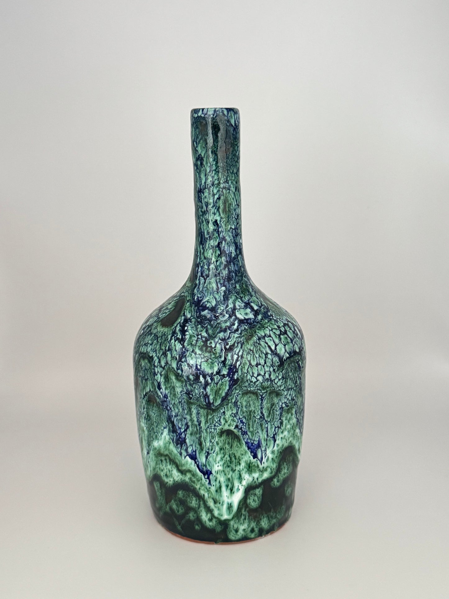 Handgefertigte Keramikvase (asymmetrisches Design)