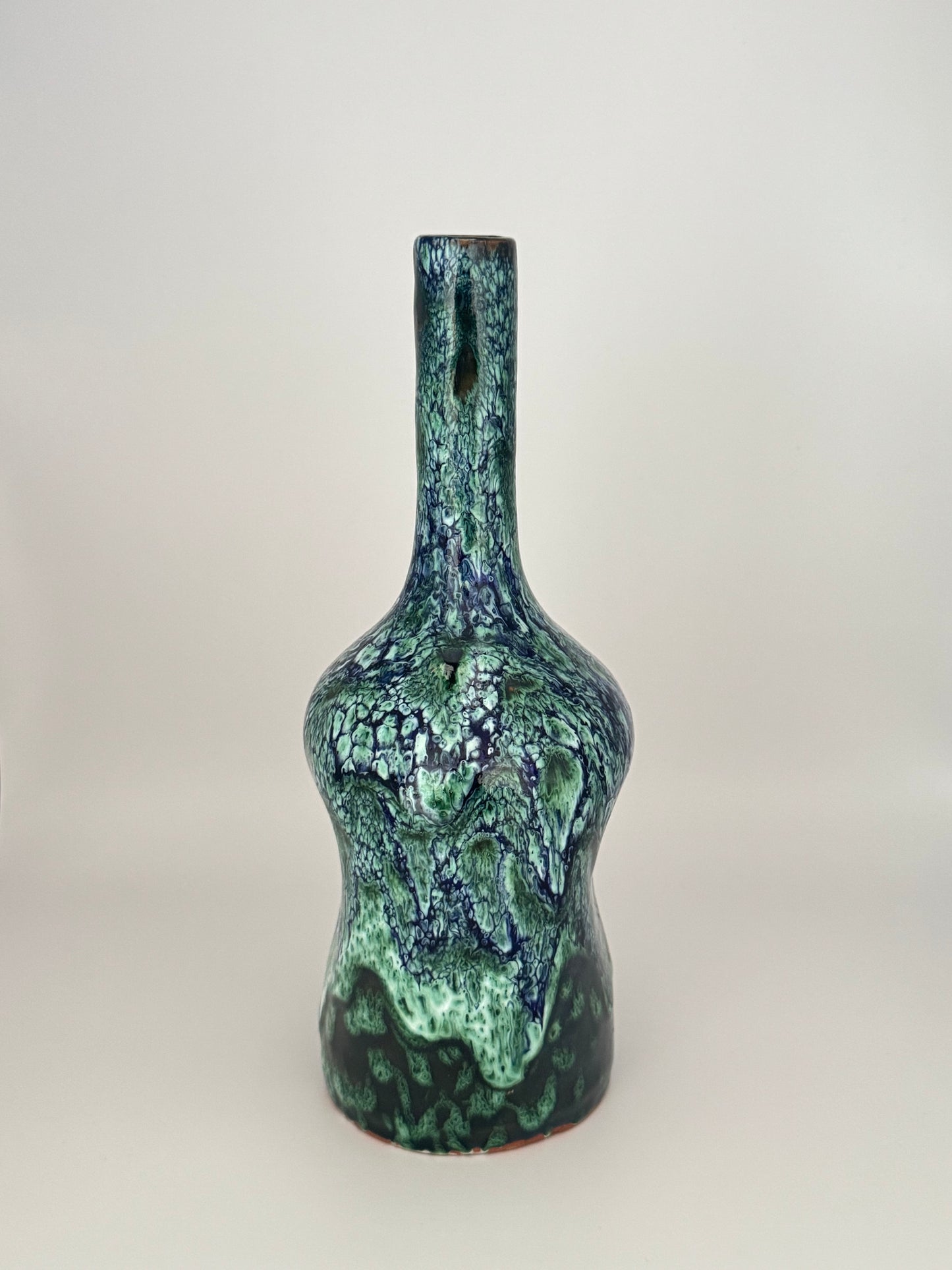 Handgefertigte Keramikvase (asymmetrisches Design)