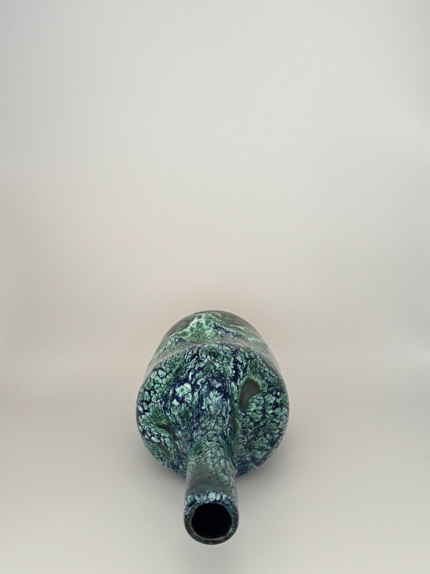 Handgefertigte Keramikvase (asymmetrisches Design)