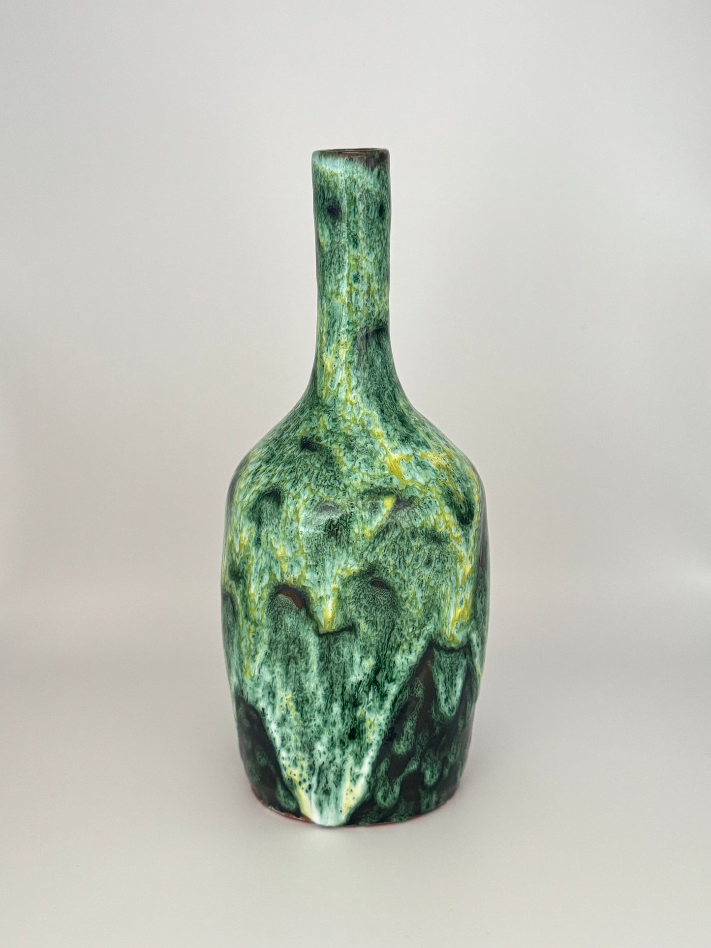 Handgefertigte Keramikvase (asymmetrisches Design)