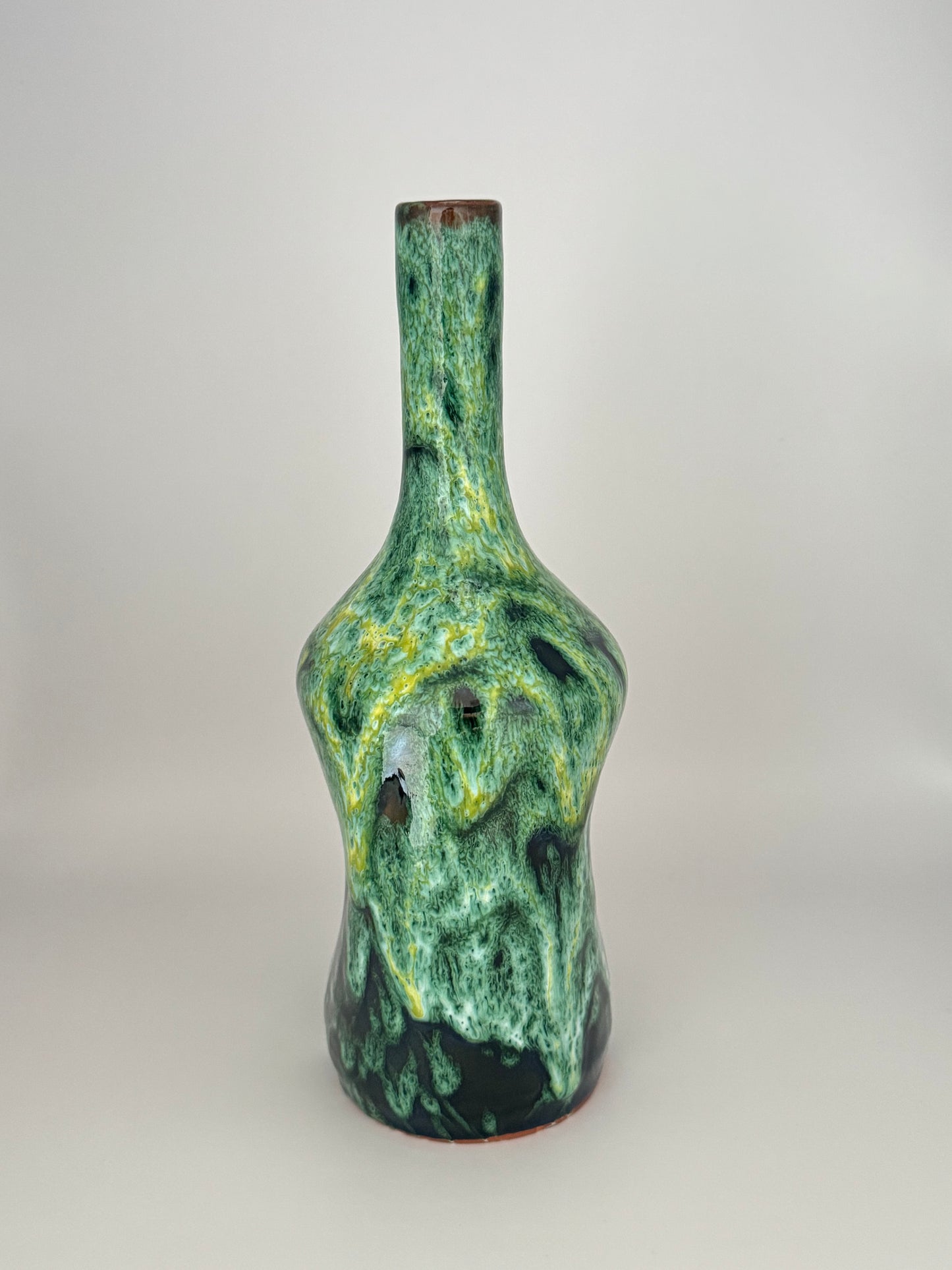 Handgefertigte Keramikvase (asymmetrisches Design)