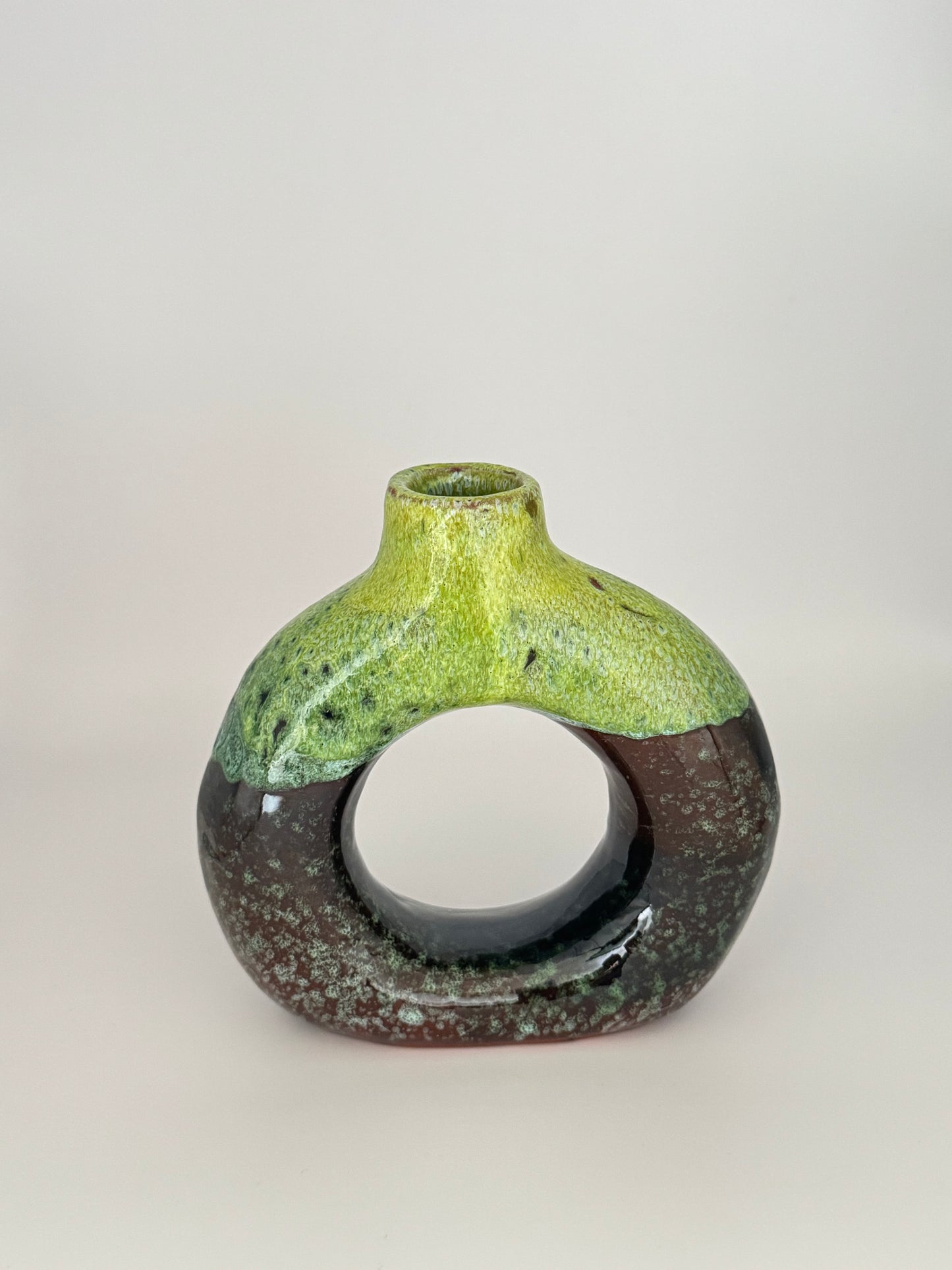 Handgefertigte Keramikvase (Ringform)