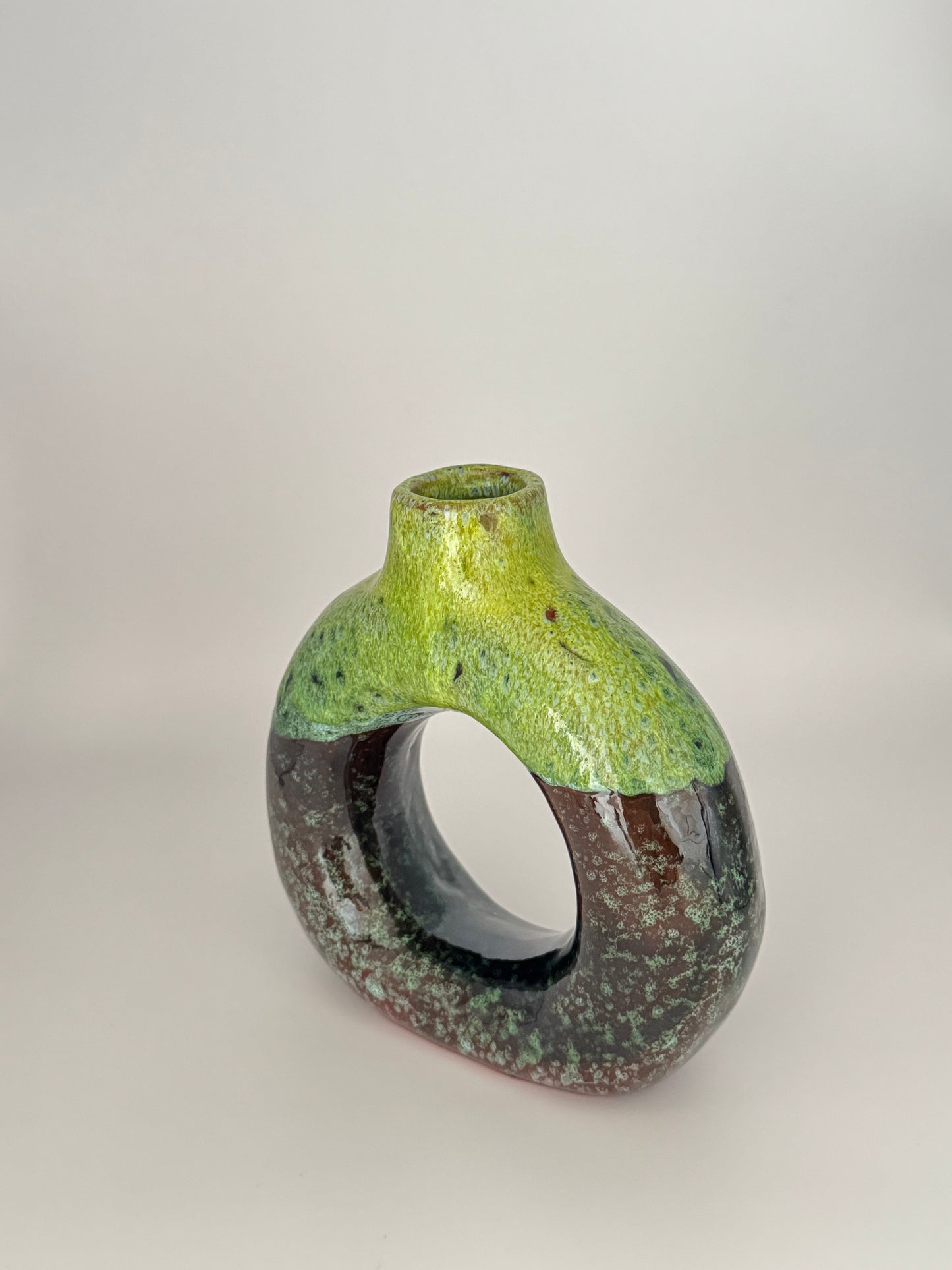 Handgefertigte Keramikvase (Ringform)