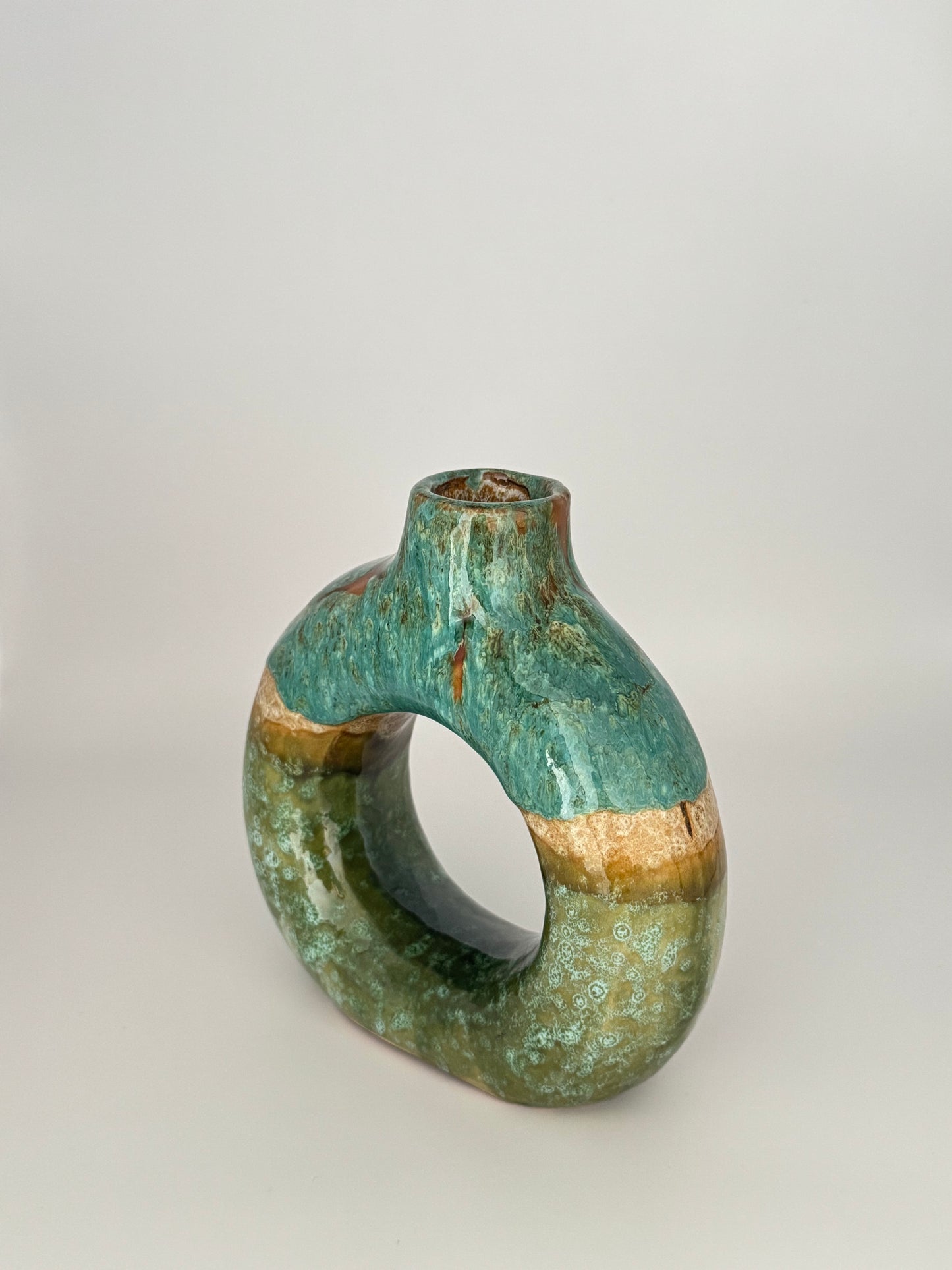 Handgefertigte Keramikvase (Ringform)